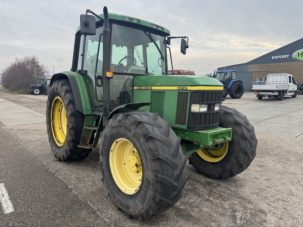 John Deere 6210
