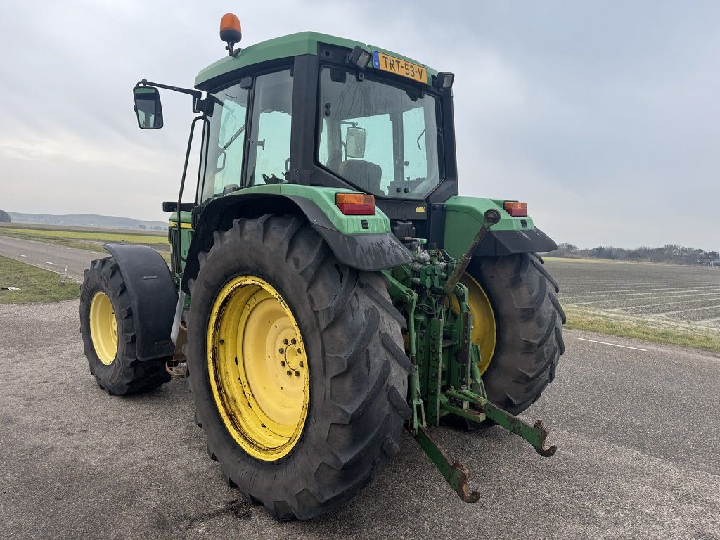 John Deere 6210