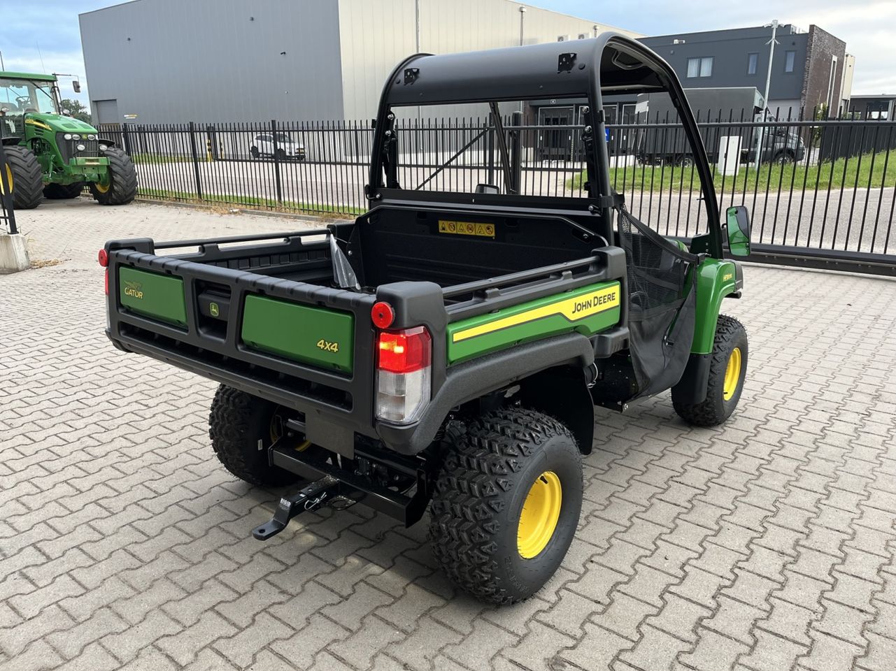 John Deere Gator HPX815E kipper