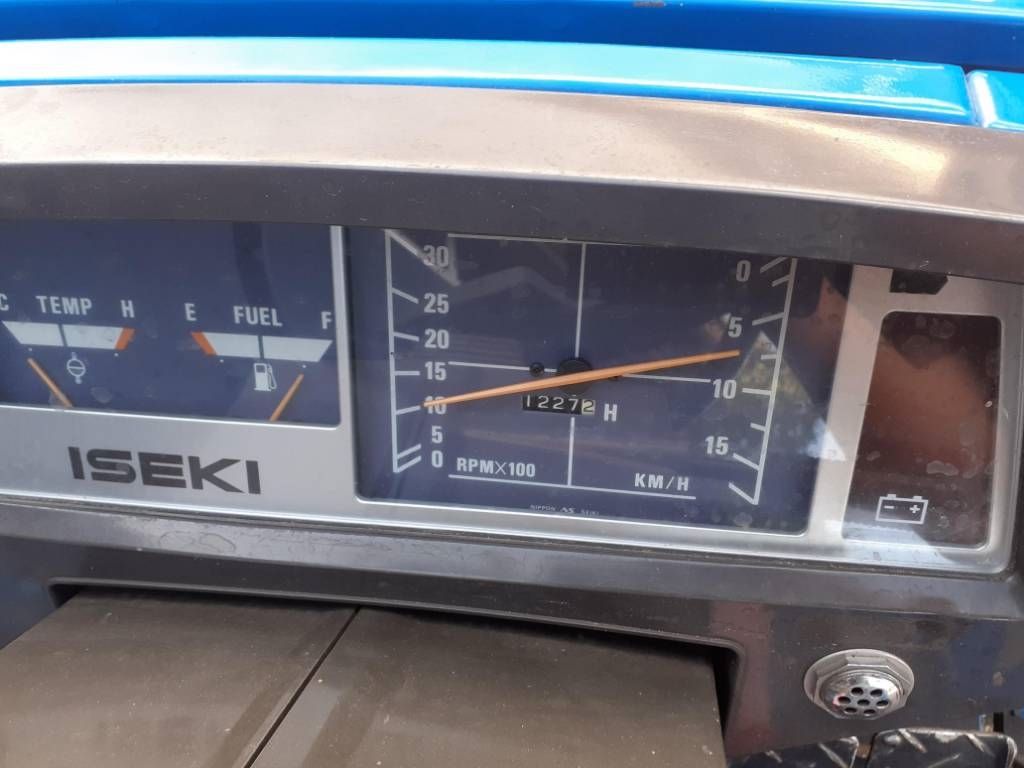 Iseki TU 155 minitrekker op brede gazonbanden