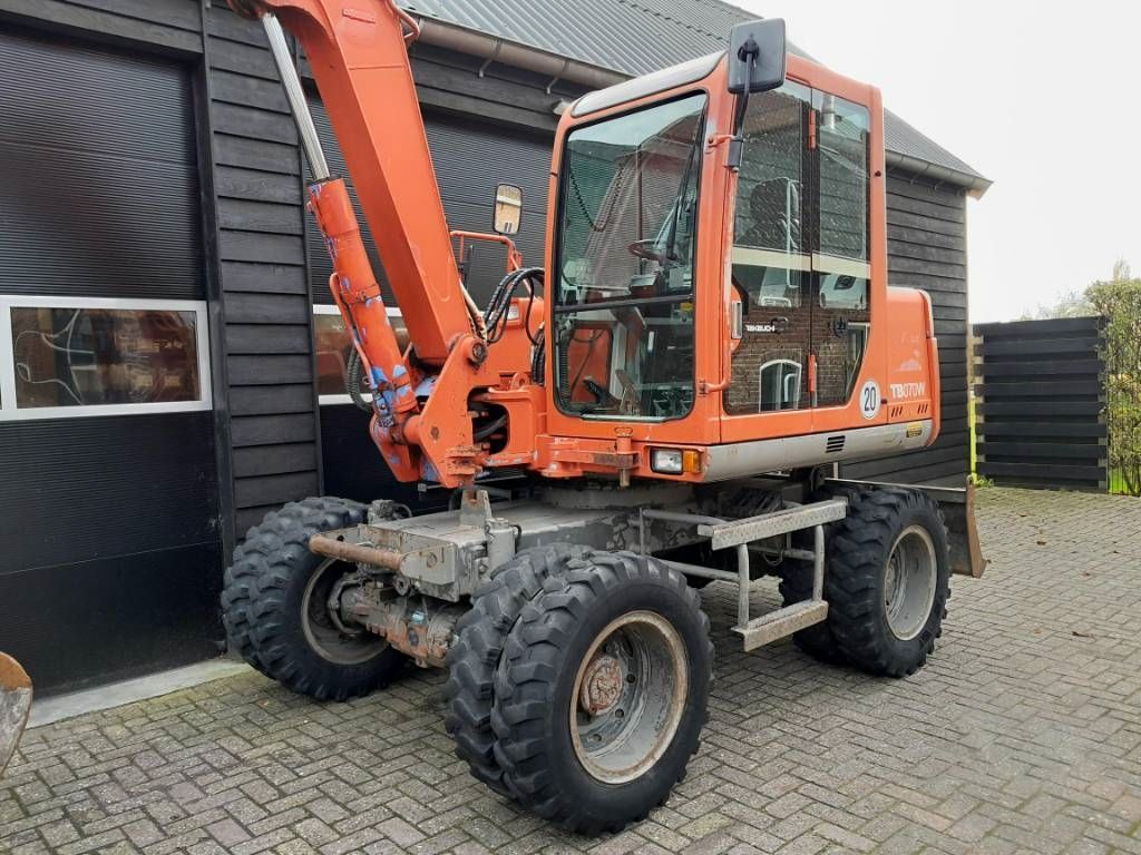Takeuchi TB070 mobiele kraan graafmachine