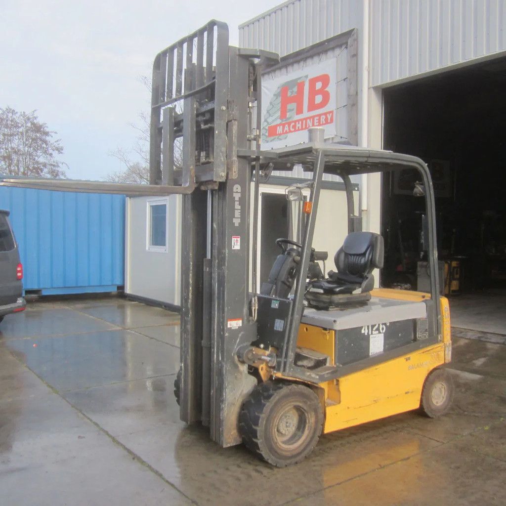 Nissan Heftruck, L30T elektrisch, triplomast, side shift.