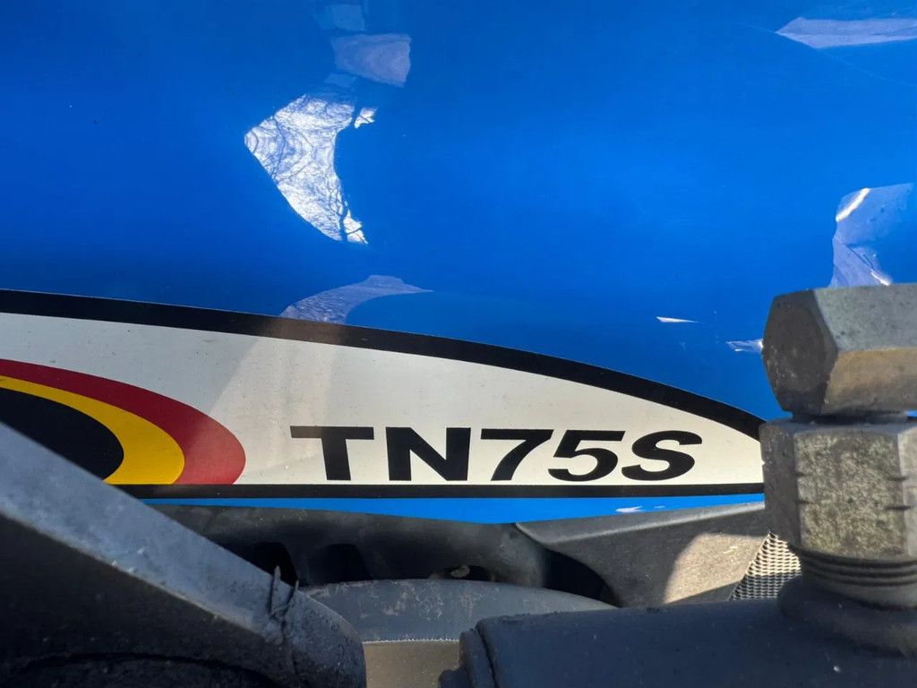 New Holland TN75S + Voorlader 4 WD TN75S + Voorlader 4 WD