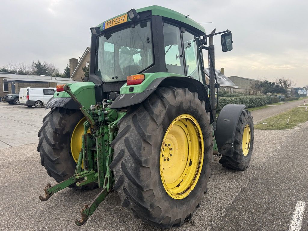 John Deere 6210
