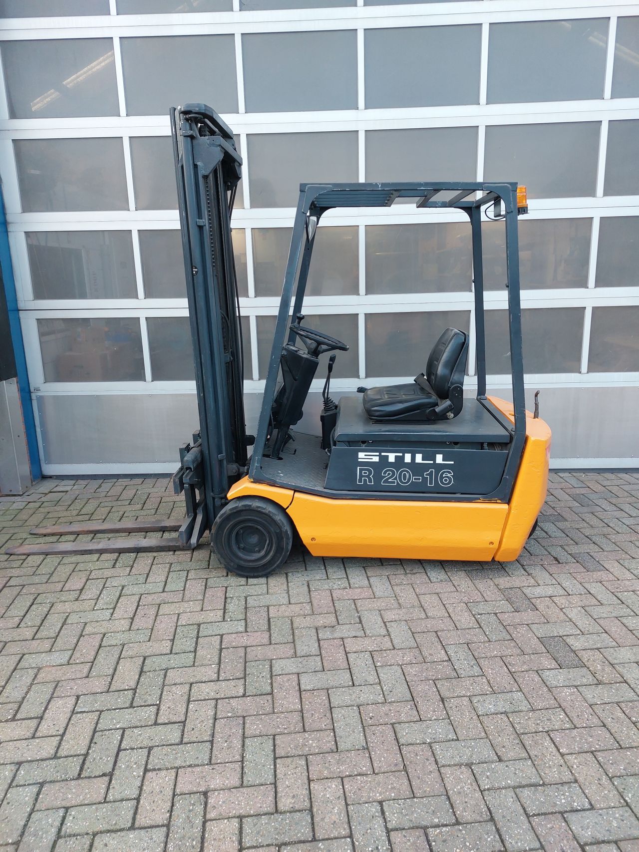 Still R20-16 triplex sideshift