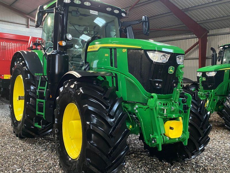 John Deere 6R250