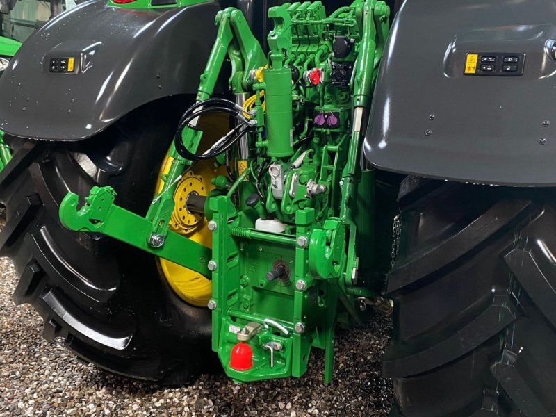 John Deere 6R250