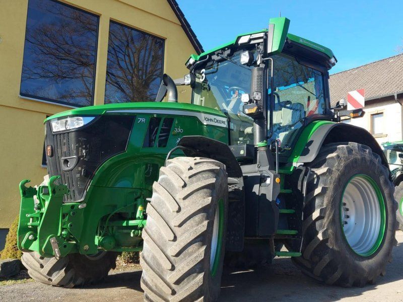 John Deere 7R330