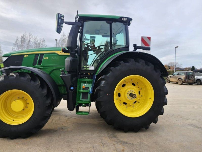 John Deere 6R250