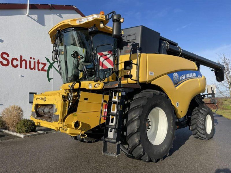 New Holland CR9080 Eleion Allrad, mit Schneidwerk