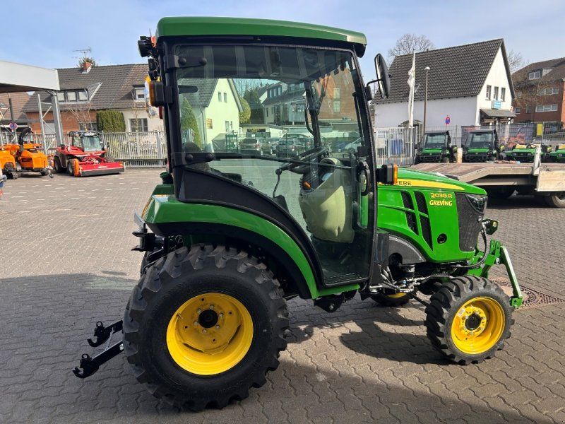 John Deere 2038R