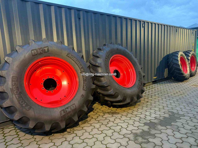 Kompletträder 2xKleber 540-65R34 und 2x BKT 710-70R38