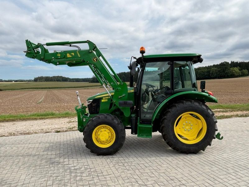 John Deere 5058 E + FL H240