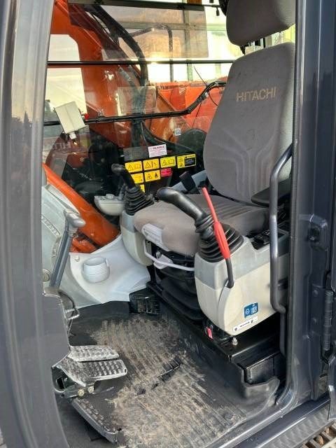 Hitachi Zaxis 225USLC-5B