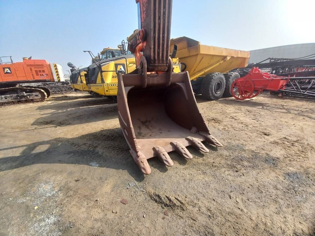 CAT ZX870-5G (Medium Reach 14m in Abu Dhabi)