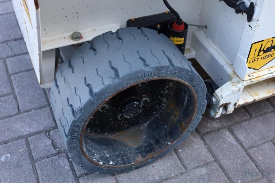 Holland Lift Ecostar HL-9710 Electric, 12m Working Height, 325k