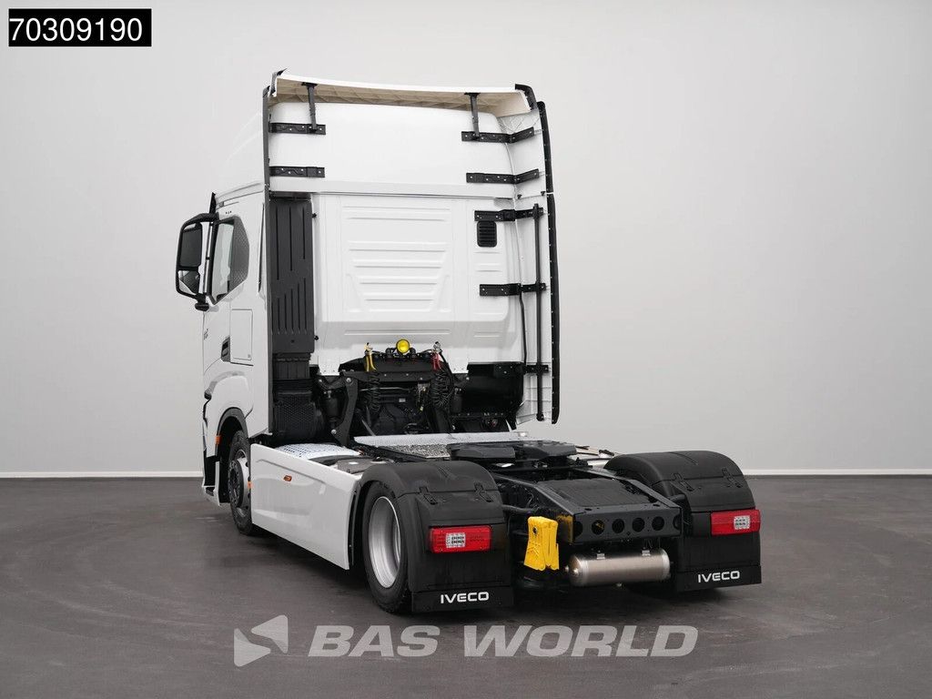 Iveco S-Way 500 4X2 NEW! 2xTanks Retarder ADR Standklima LED