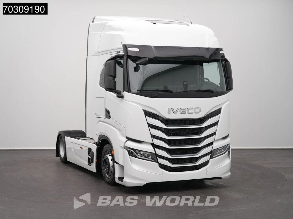 Iveco S-Way 500 4X2 NEW! 2xTanks Retarder ADR Standklima LED