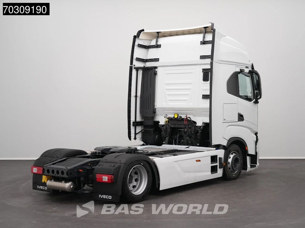 Iveco S-Way 500 4X2 NEW! 2xTanks Retarder ADR Standklima LED
