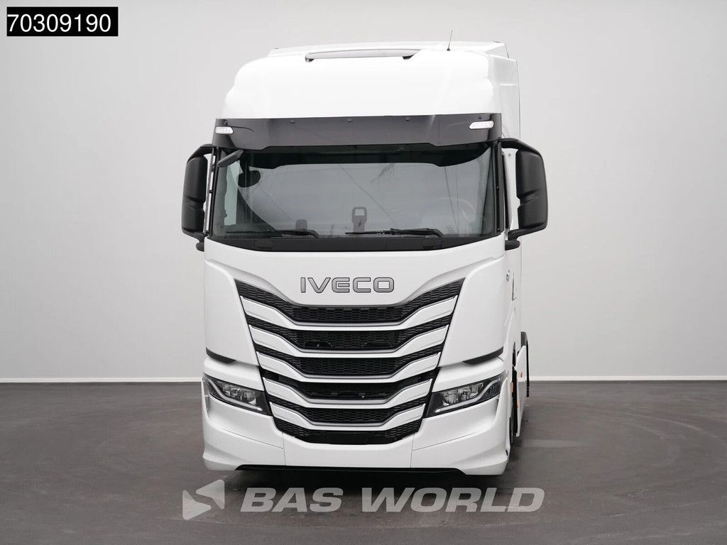 Iveco S-Way 500 4X2 NEW! 2xTanks Retarder ADR Standklima LED