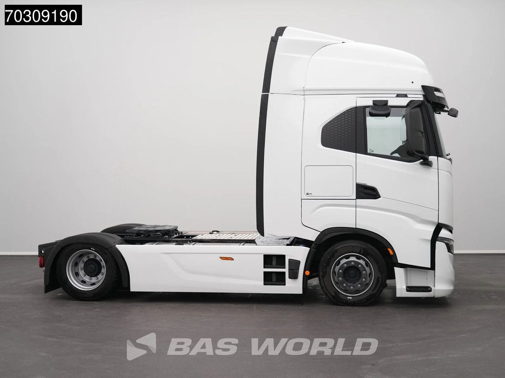 Iveco S-Way 500 4X2 NEW! 2xTanks Retarder ADR Standklima LED