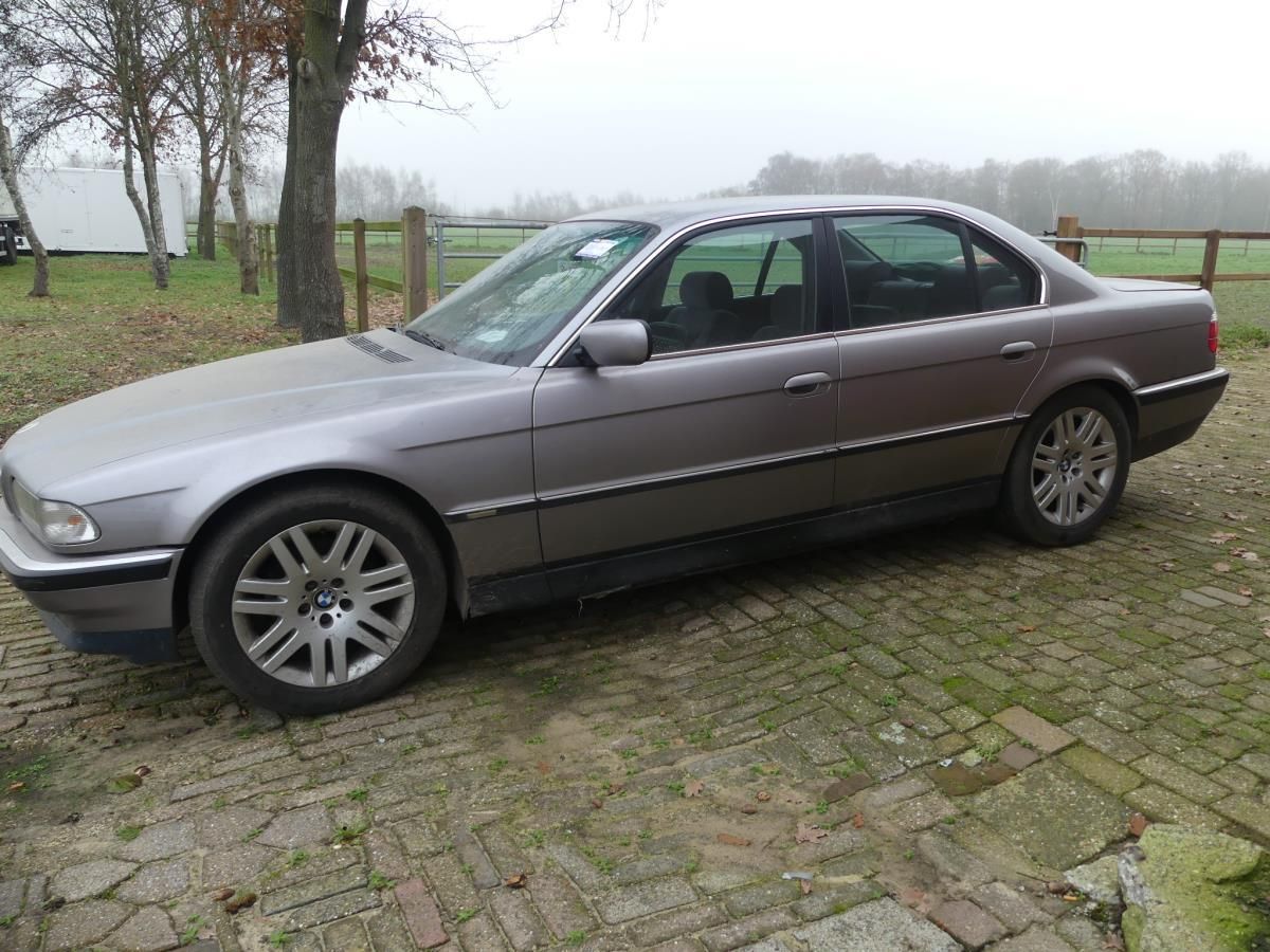BMW 730I