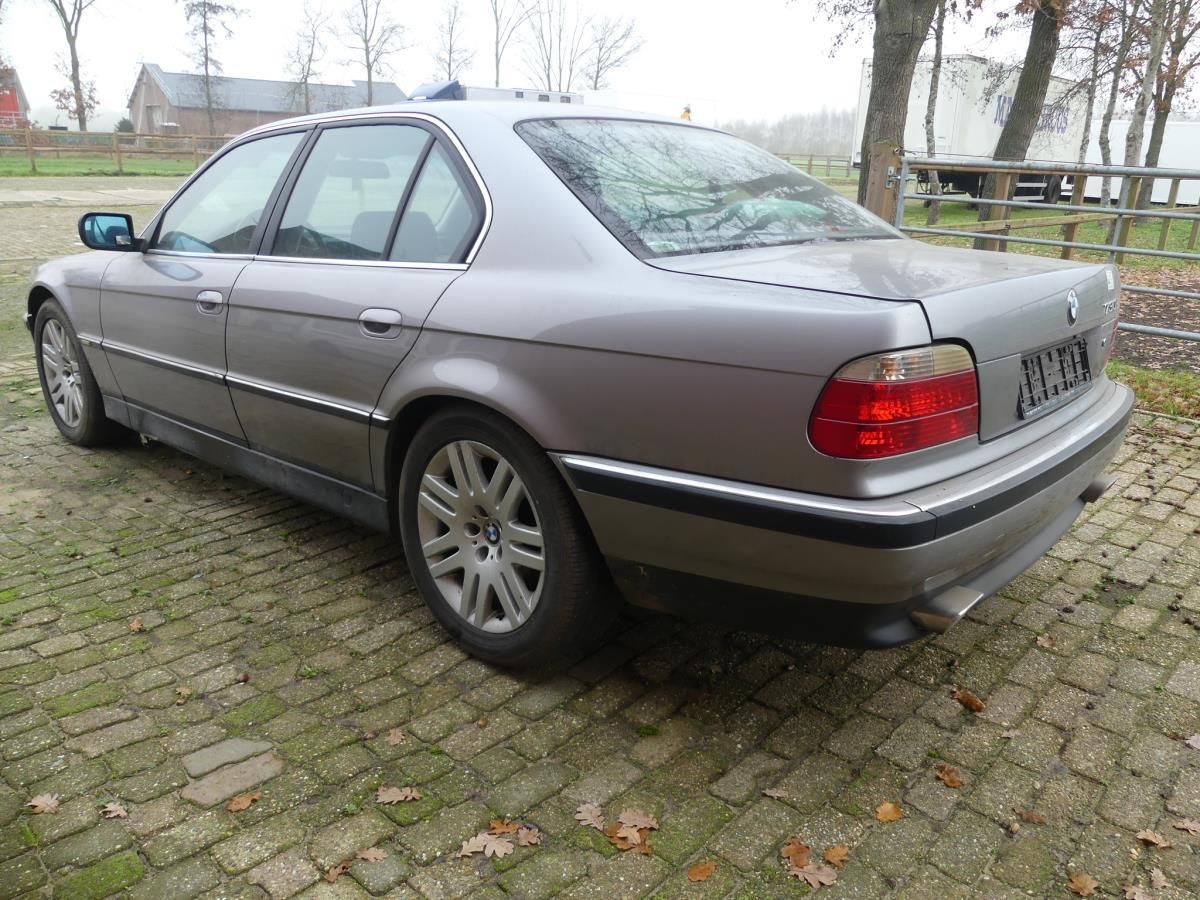 BMW 730I