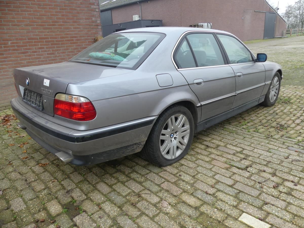 BMW 730I