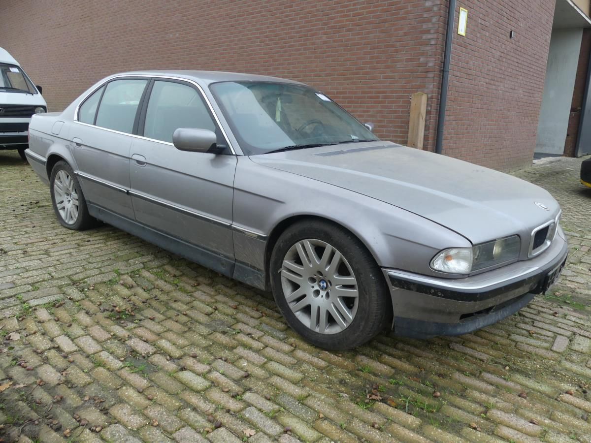 BMW 730I