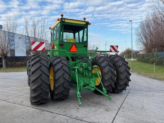 John Deere 7520