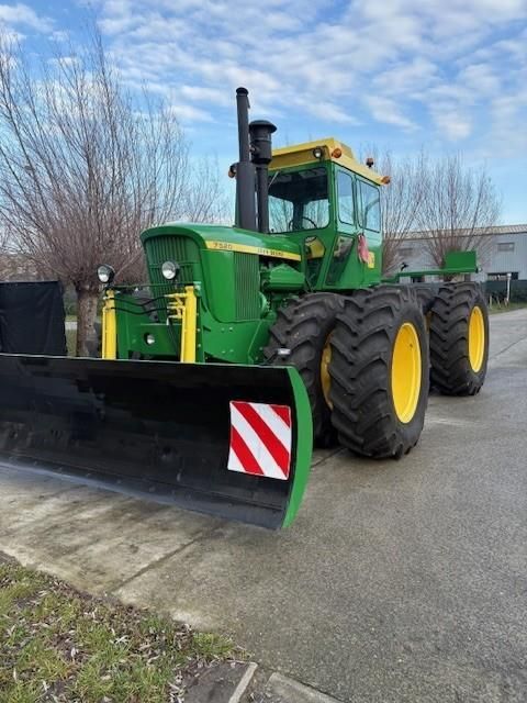 John Deere 7520