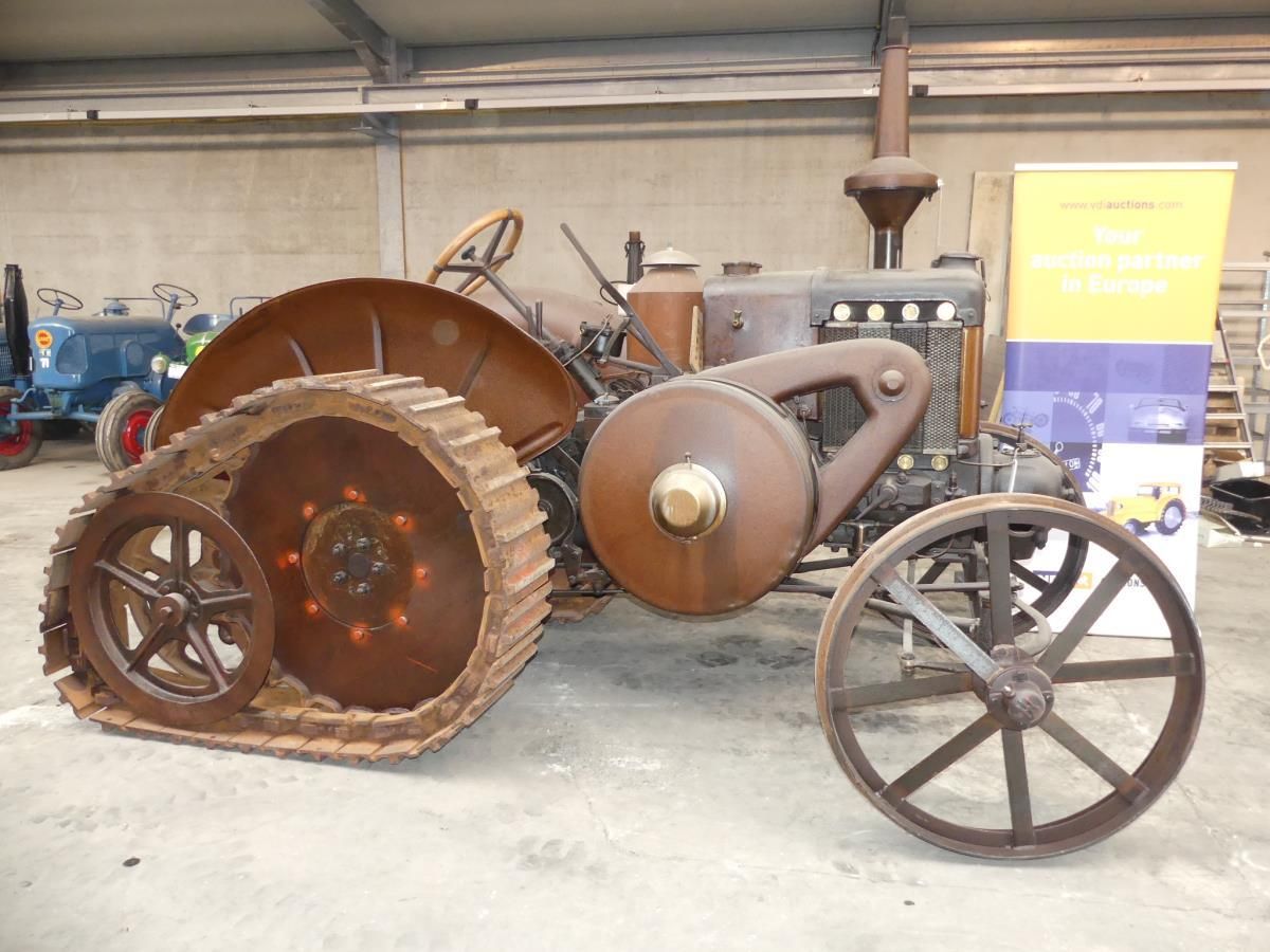 LanzBulldog 15/30 Halftrack