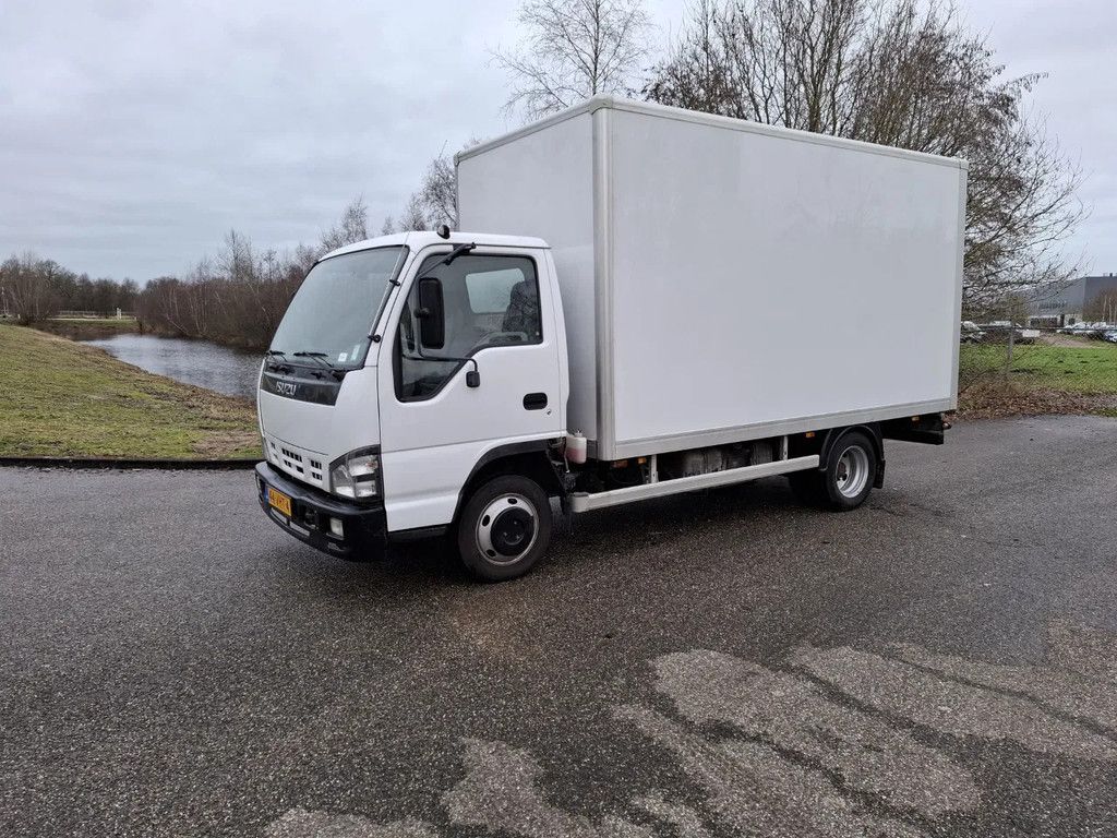 Isuzu NPR-85L-5H