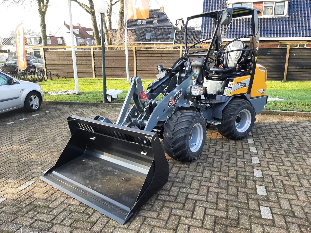 GiANT G2300 X-tra HD kniklader / shovel