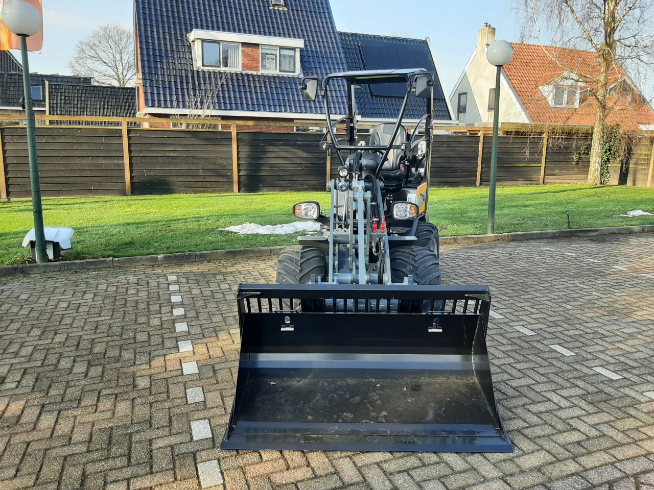 GiANT G2300 X-tra HD kniklader / shovel