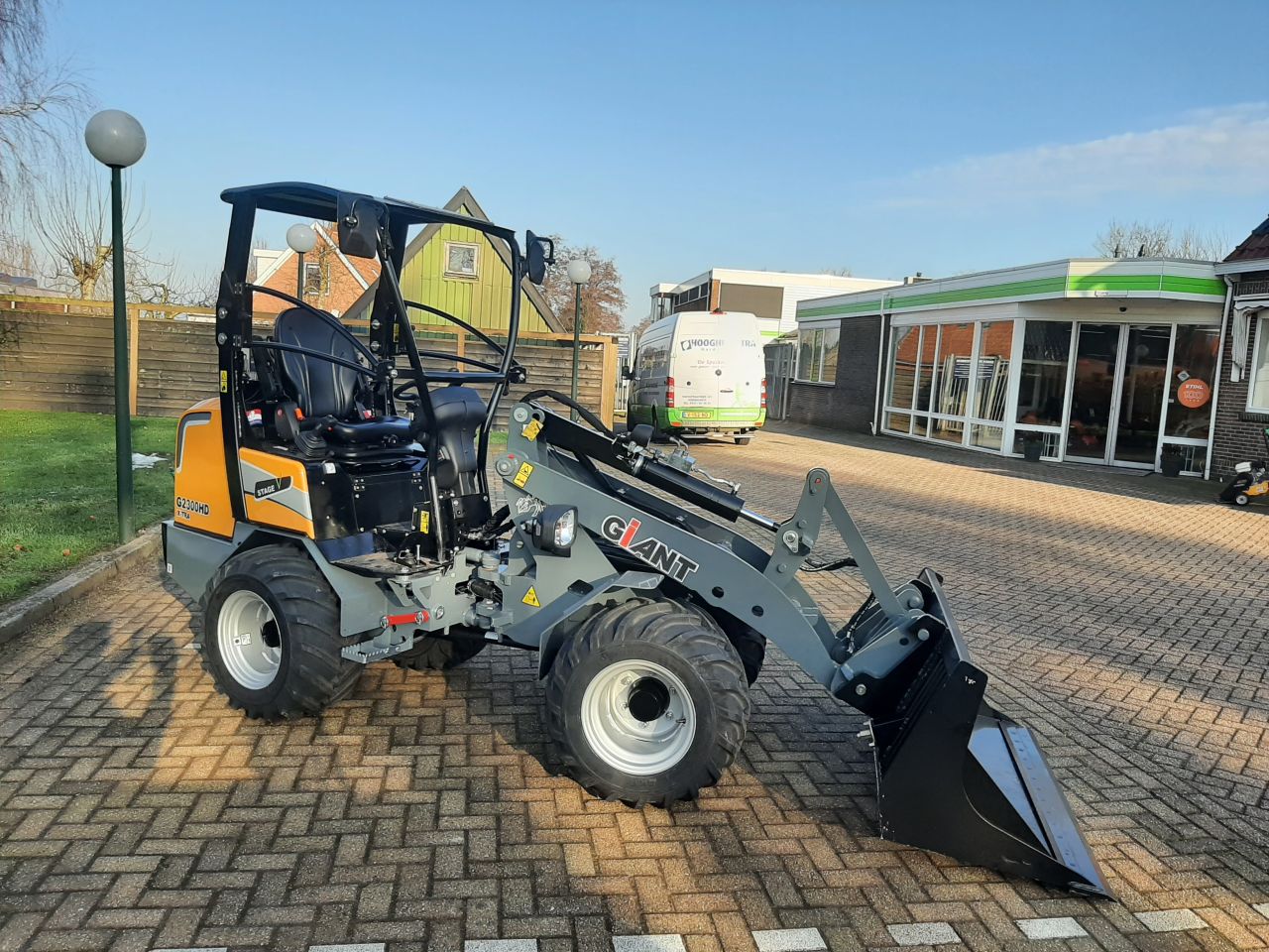 GiANT G2300 X-tra HD kniklader / shovel