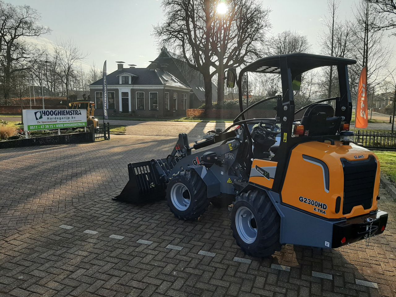 GiANT G2300 X-tra HD kniklader / shovel