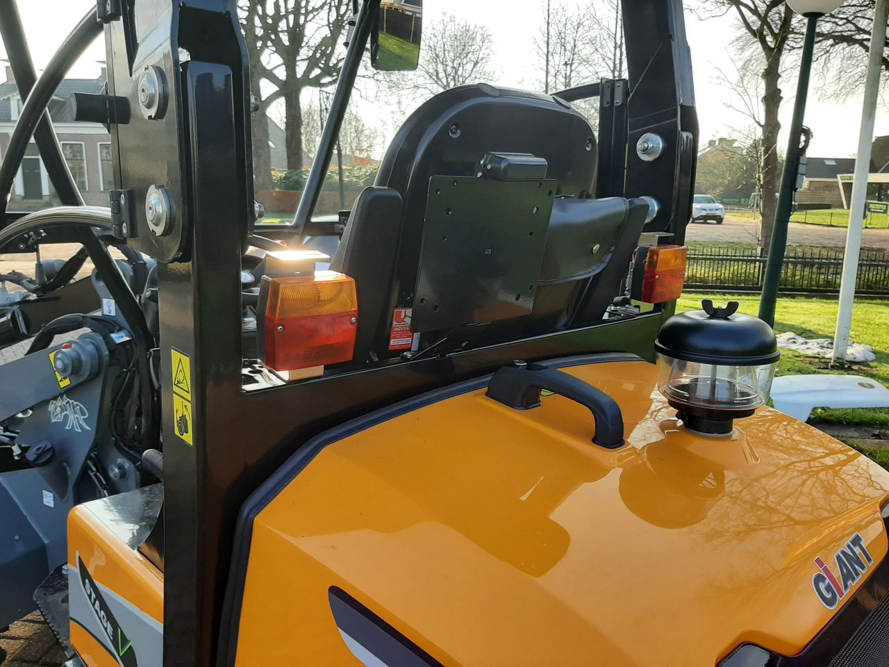 GiANT G2300 X-tra HD kniklader / shovel