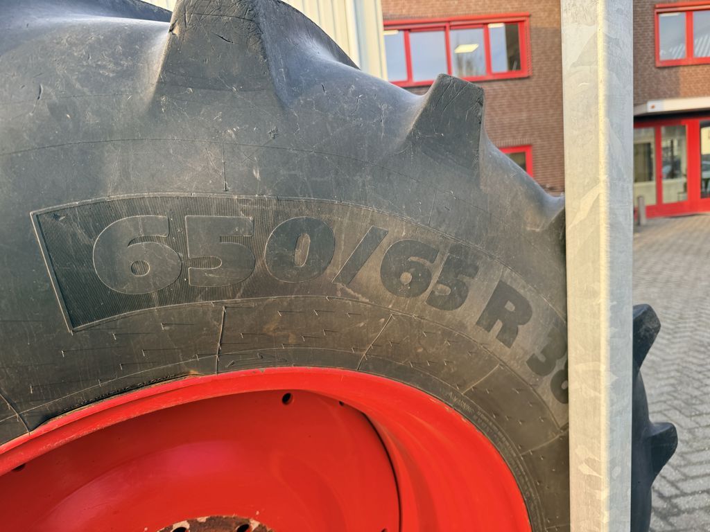 Michelin Multibib 650/65R38 & 540/65R28 Set