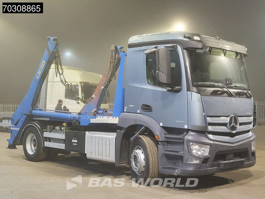 Mercedes Antos 1836 4X2 Palfinger M14T-25 MPA skiploader Automatic Airco Euro 6