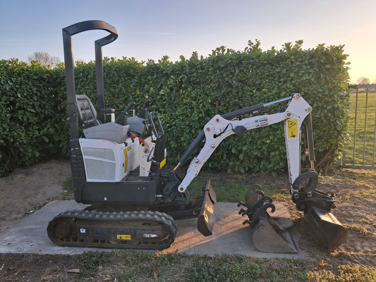 Minigraver Bobcat E10 ( Bj 2017 ) Graafmachine / Minikraan