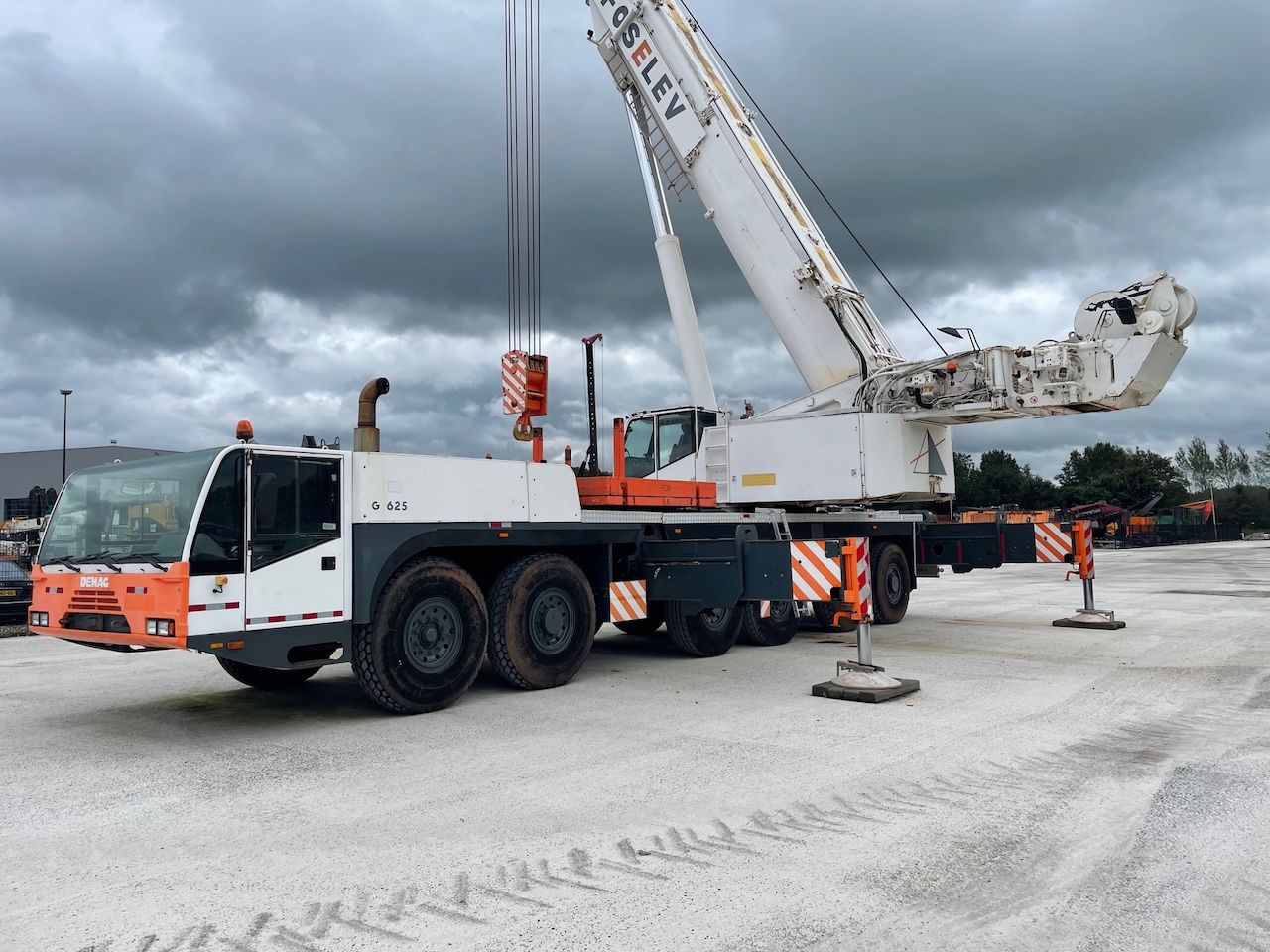 Demag AC300 Telekraan