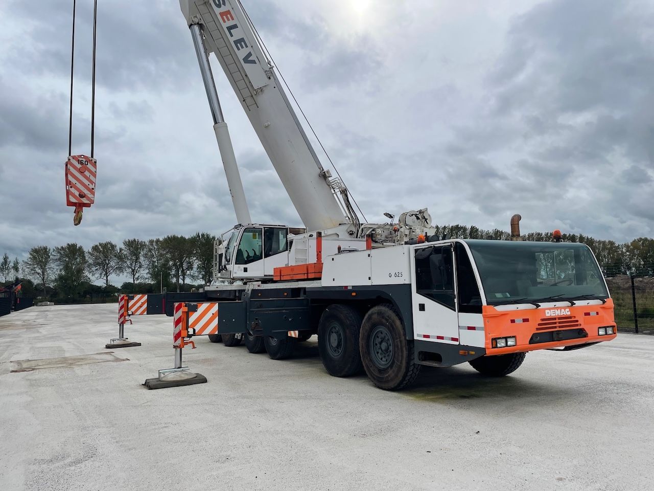 Demag AC300 Telekraan