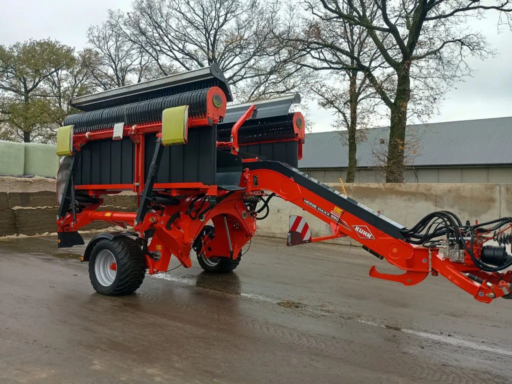 Kuhn MERGE MAXX 950 Bandenhark
