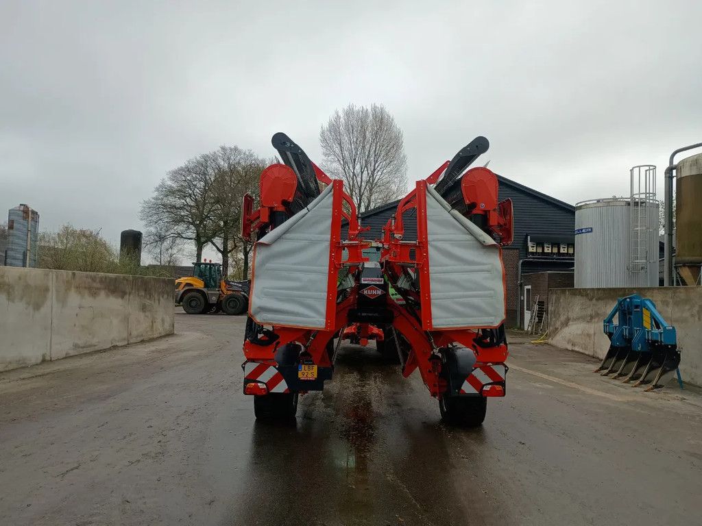 Kuhn MERGE MAXX 950 Bandenhark