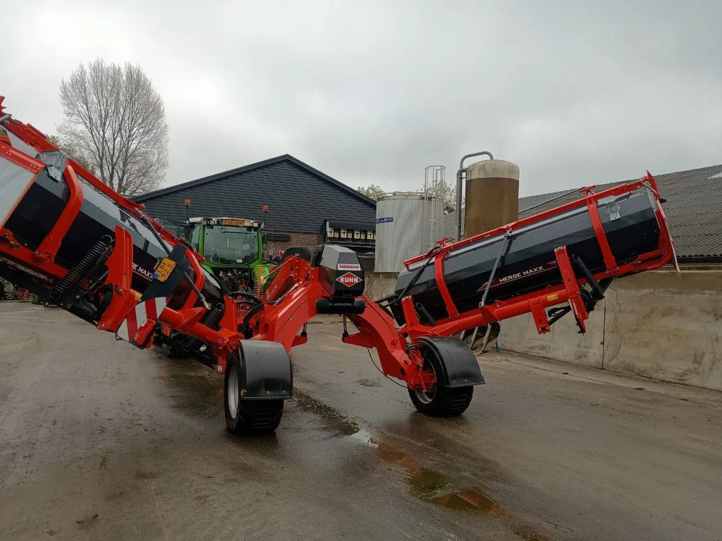 Kuhn MERGE MAXX 950 Bandenhark