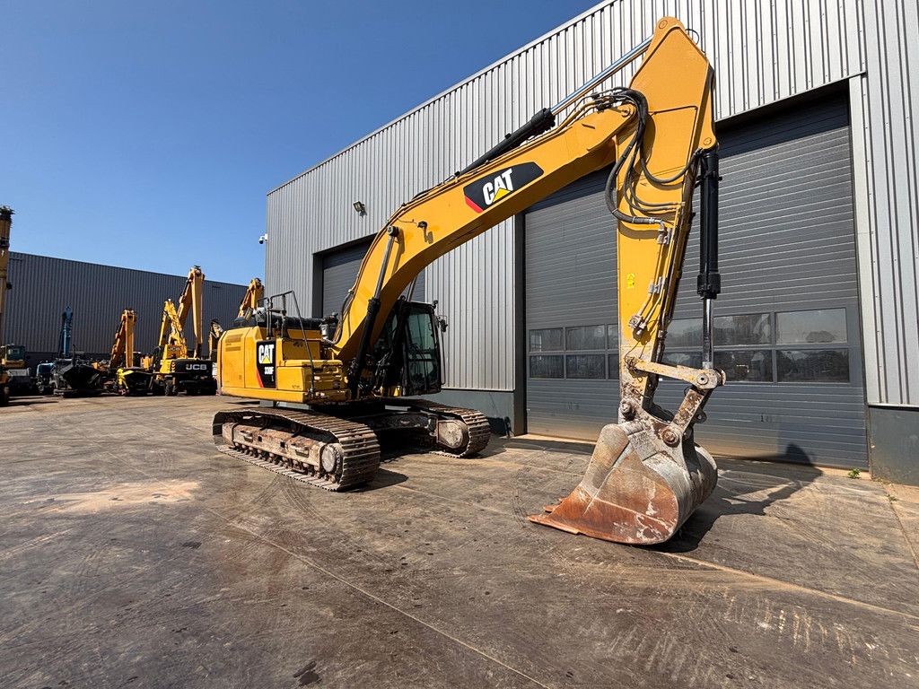 Caterpillar 330FL
