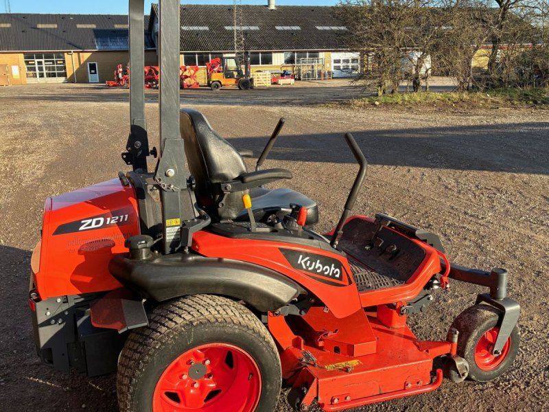Kubota ZD1211R-60 Zero Turn