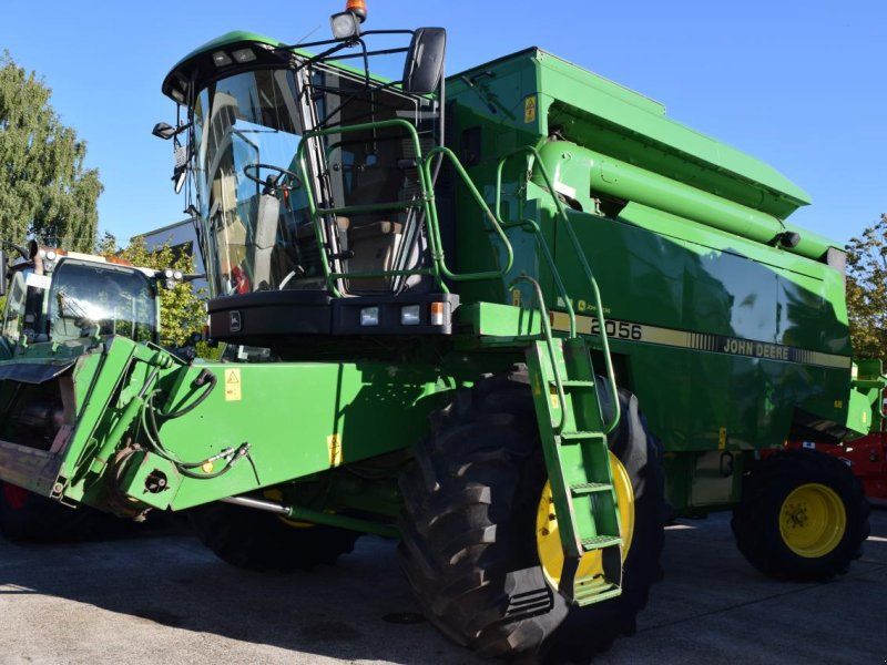 John Deere 2056