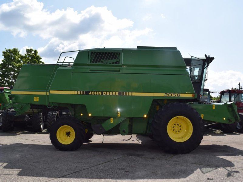 John Deere 2056
